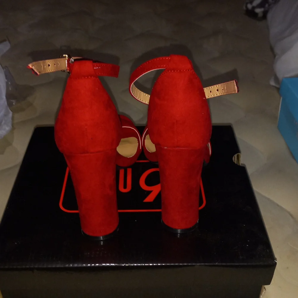 Shoes - Picture 3 of 4